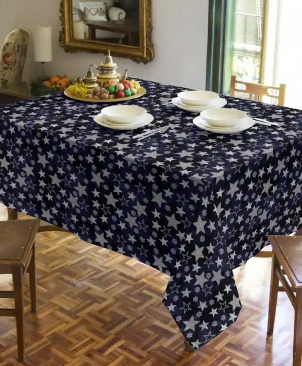 Cenová Bomba Vánoční ubrus modrý Stříbrné hvězdy 85x85 cm