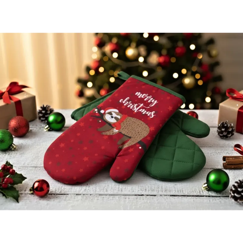 Zlevněný Vánoční kuchyňské rukavice chňapky LOVELY CHRISTMAS červená 18x30 cm 100% bavlna Balení 2 kusy - levá a pravá rukavice.