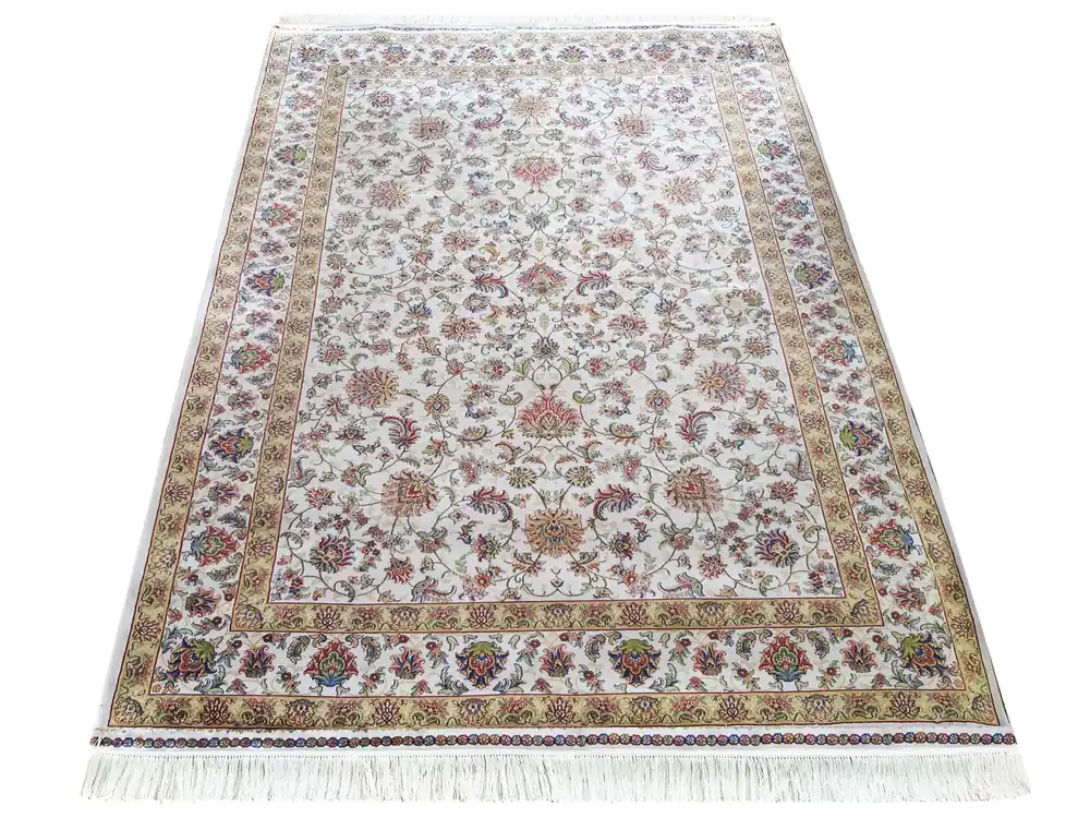 Koberec Exkluzivní Qum Silk 12 krémový Hit Sezóny